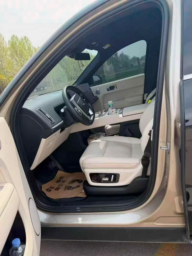 理想L8 后面外观二