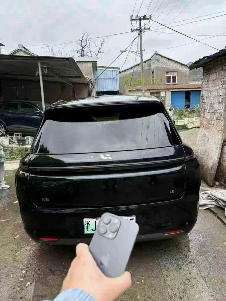 理想L8 内饰前排