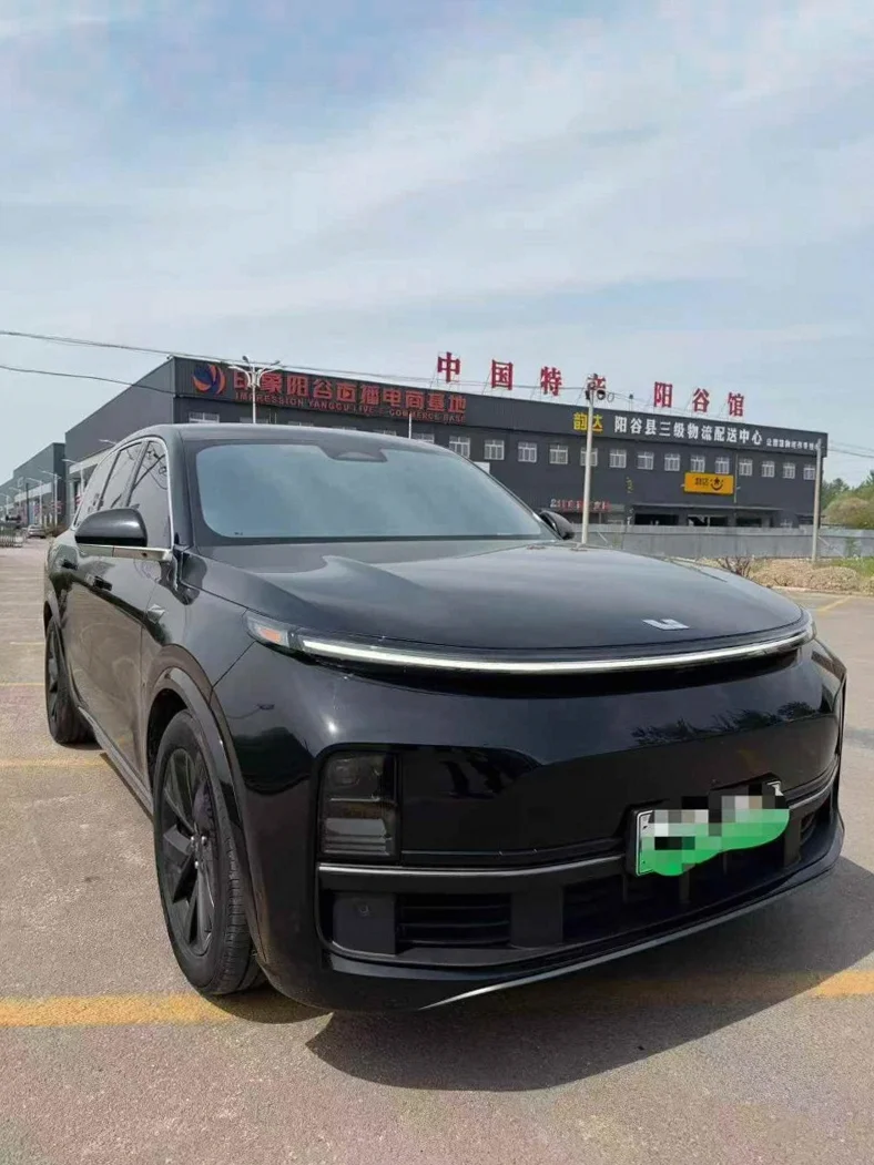 理想L8 正面外观三