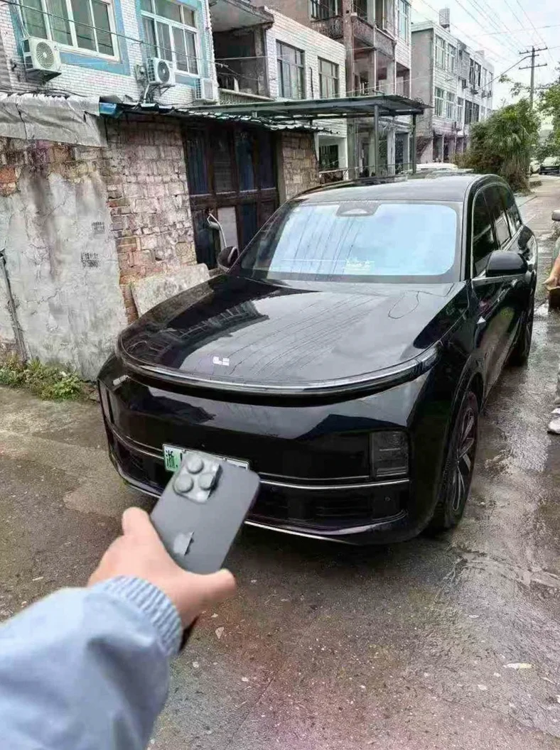 理想L8 正面外观二