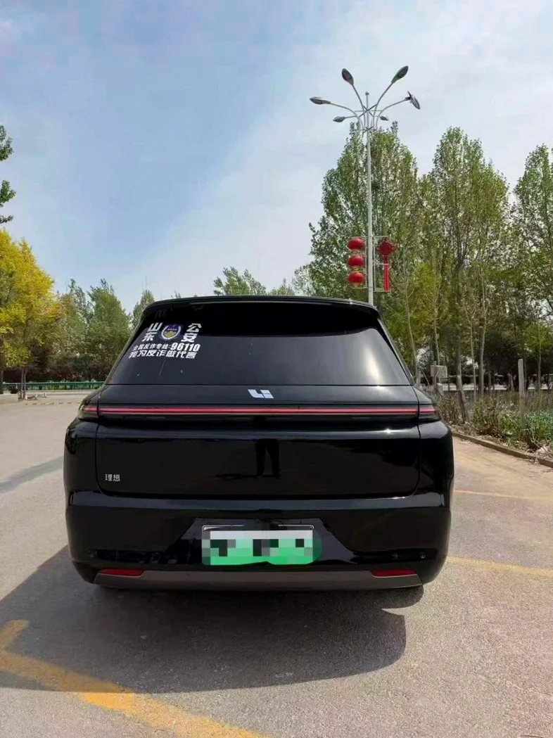 理想L8 内饰后排