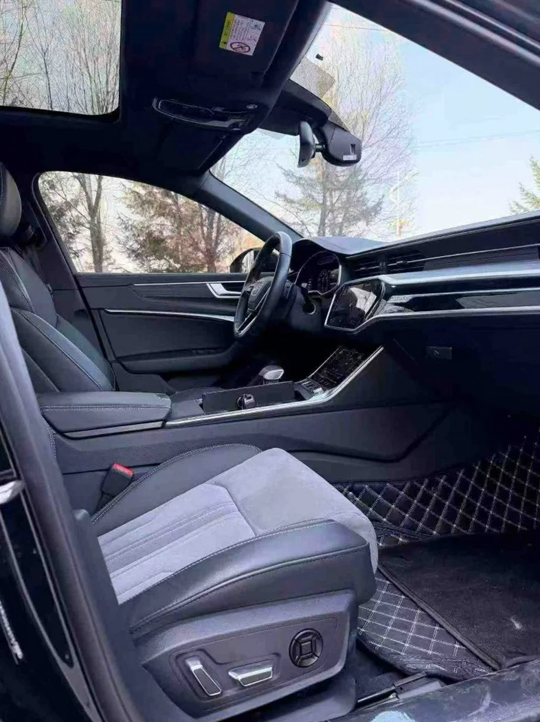 奥迪A6L 内饰后排