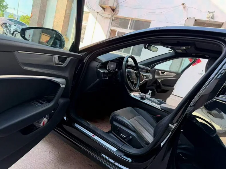 奥迪A6L 后面外观一