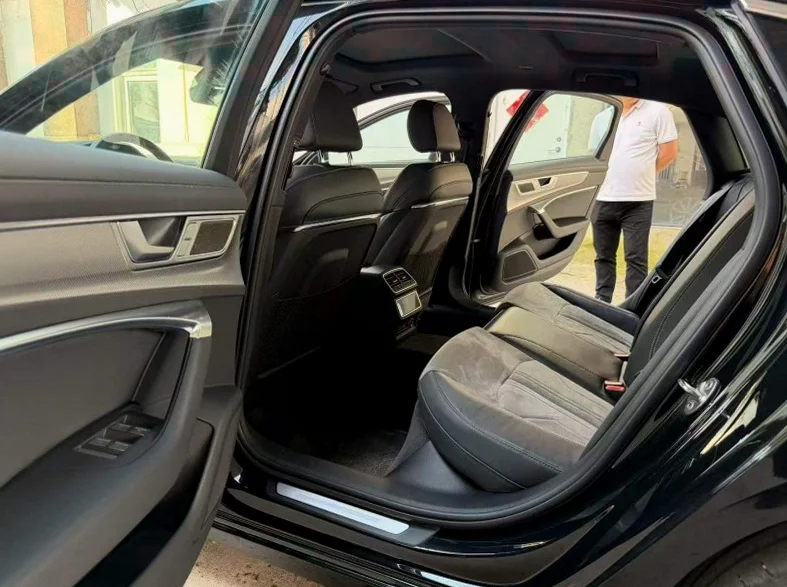 奥迪A6L 内饰后排