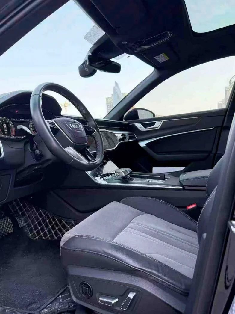 奥迪A6L 内饰前排