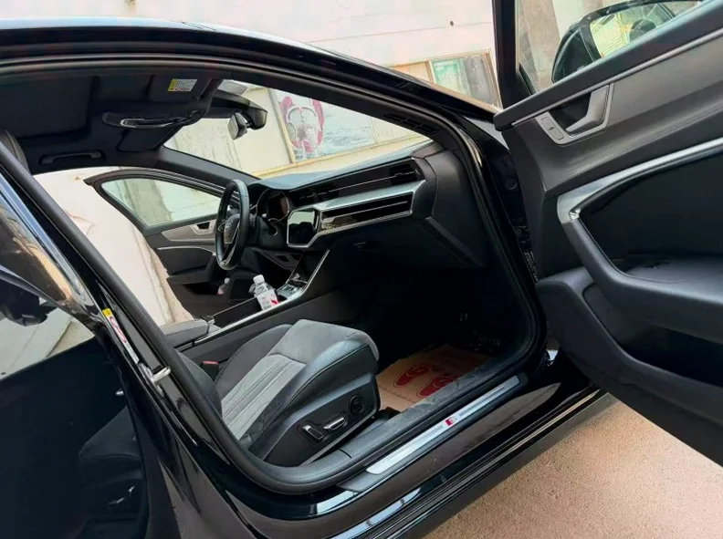 奥迪A6L 后面外观三