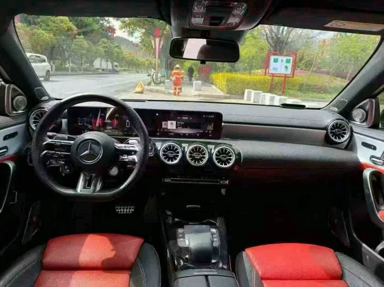 奔驰AMG 后面外观一