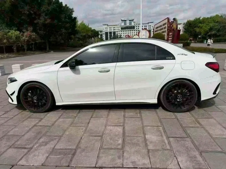 奔驰AMG 后面外观三