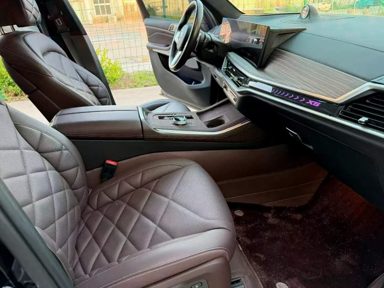 宝马X5 后面外观一