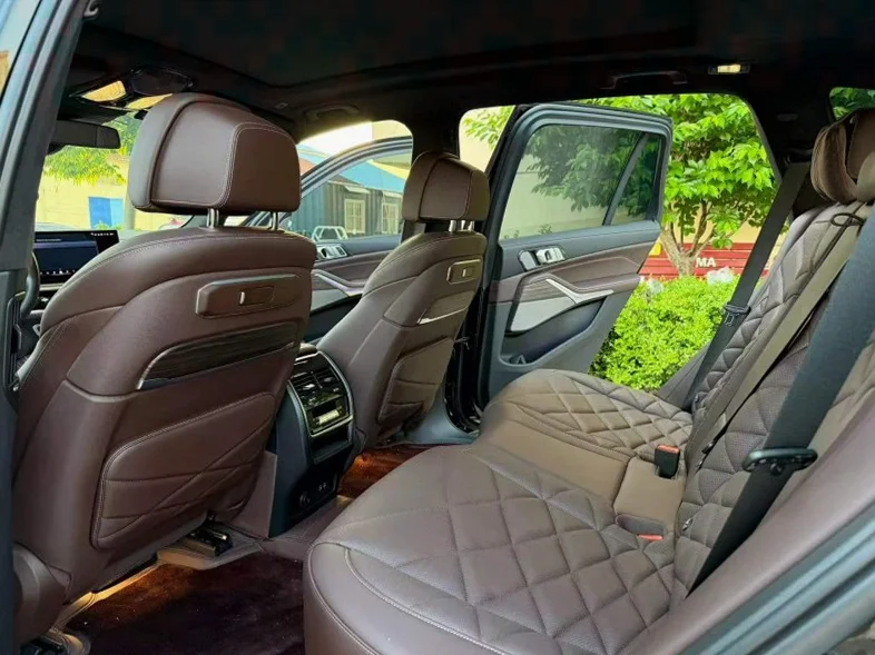 宝马X5 内饰后排