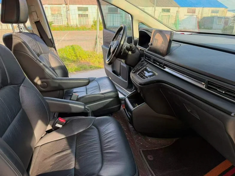 本田艾力绅 后面外观二