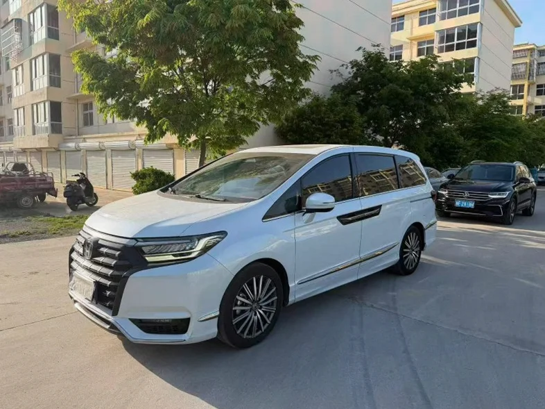 本田艾力绅 正面外观二