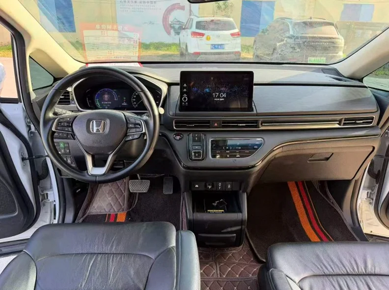 本田艾力绅 内饰前排