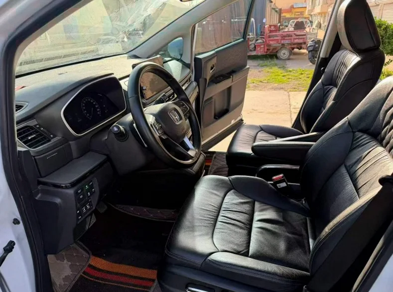 本田艾力绅 正面外观三