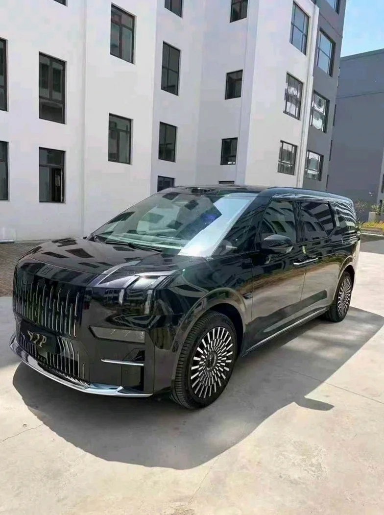 极氪汽车009 正面外观二