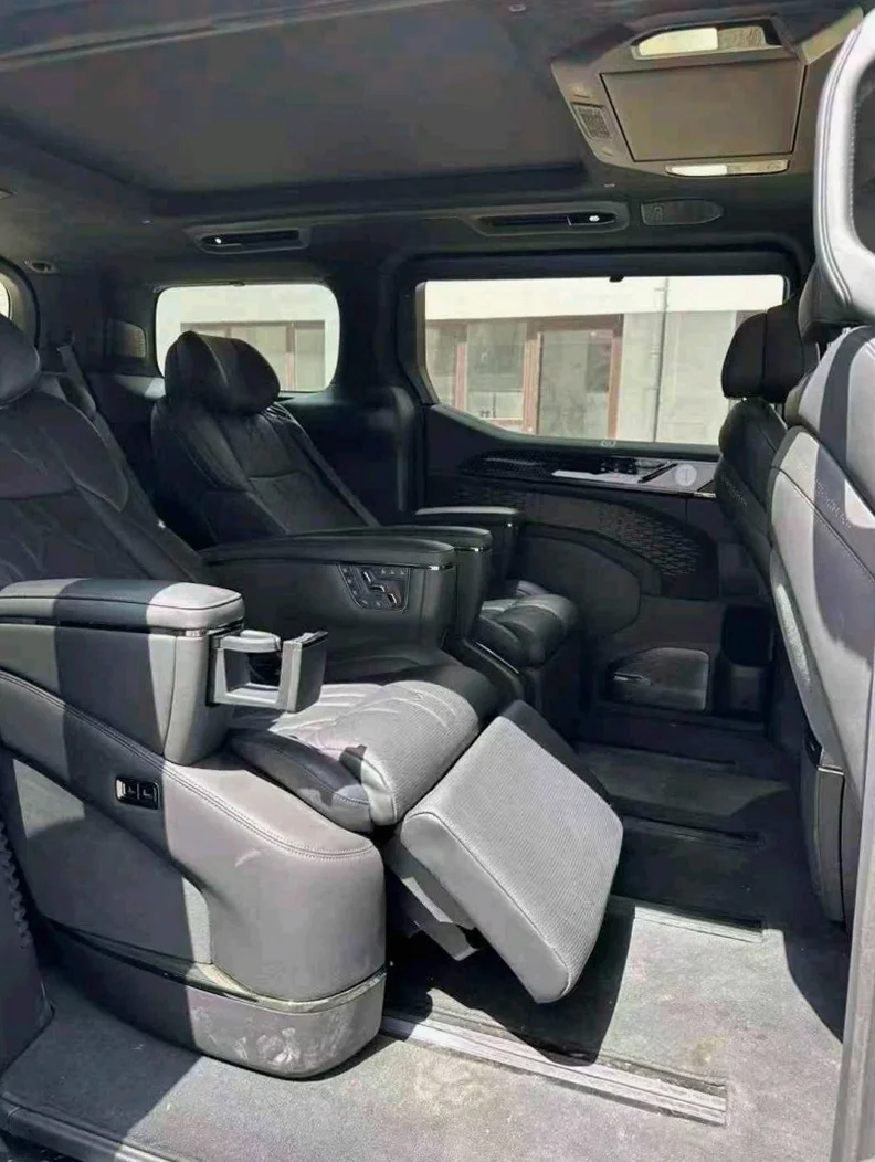 极氪汽车009 后面外观一