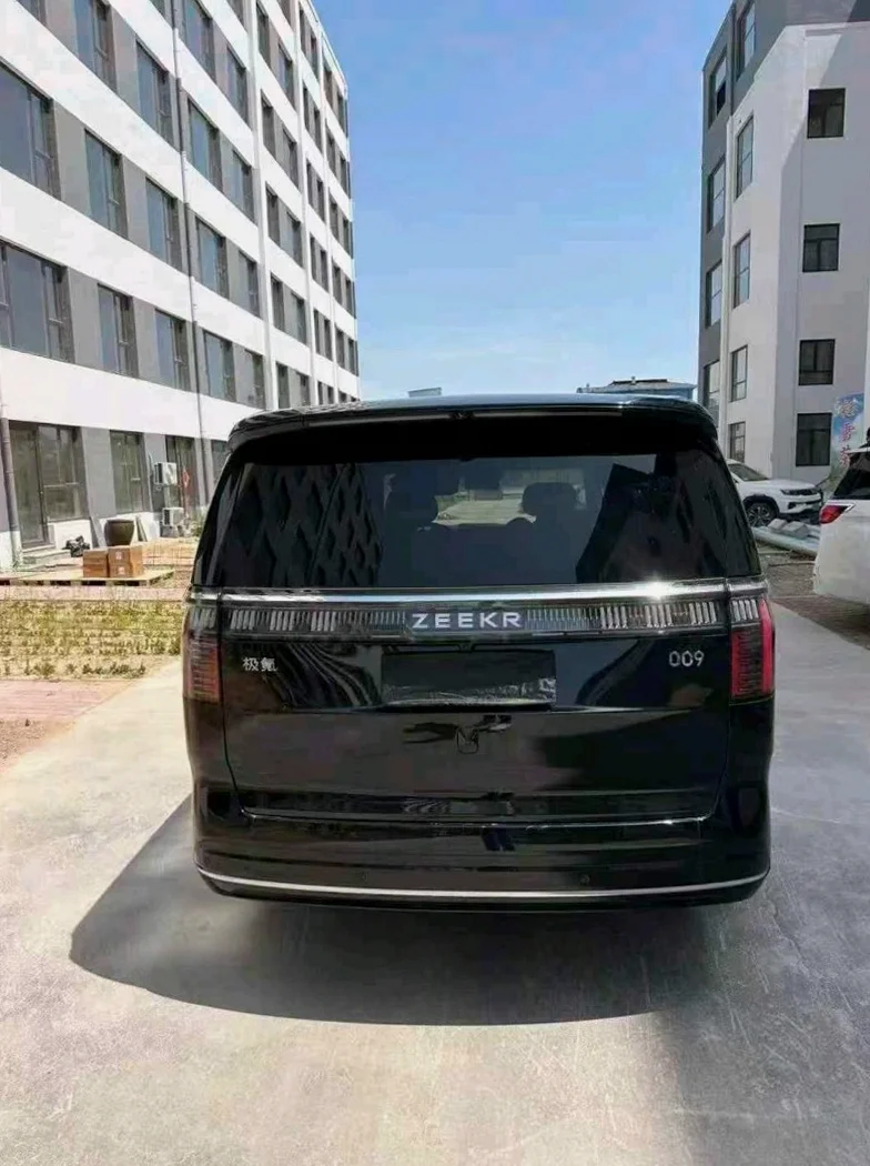 极氪汽车009 内饰后排