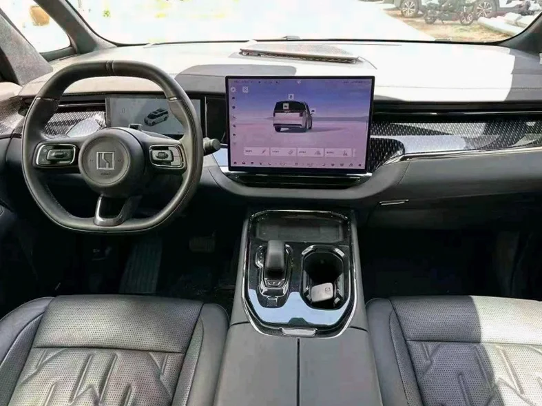 极氪汽车009 后面外观三