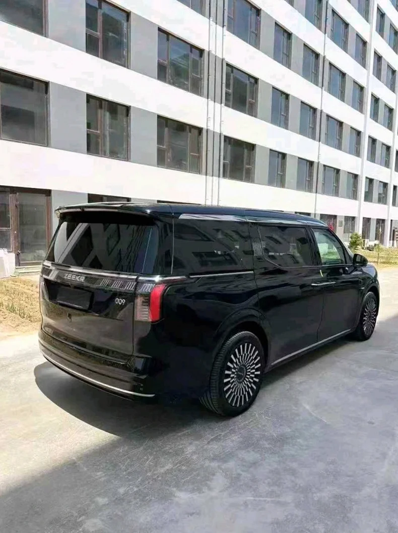 极氪汽车009 内饰前排