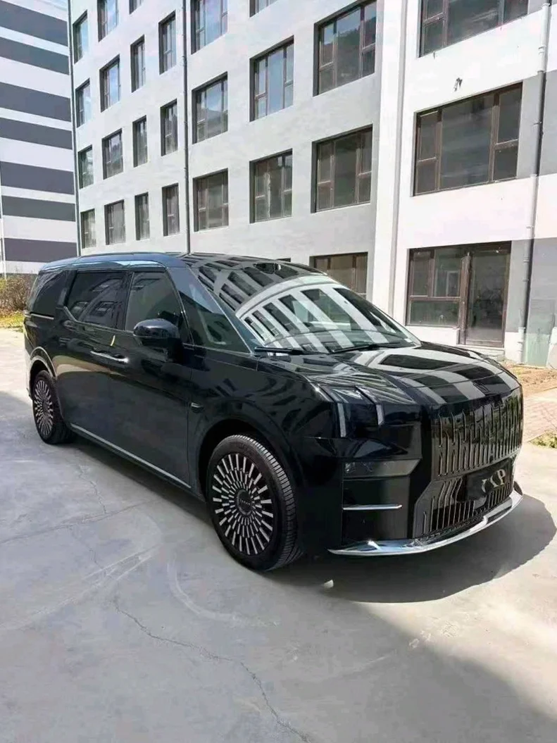 极氪汽车009 正面外观三