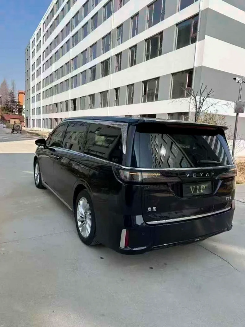 岚图汽车梦想家 内饰前排