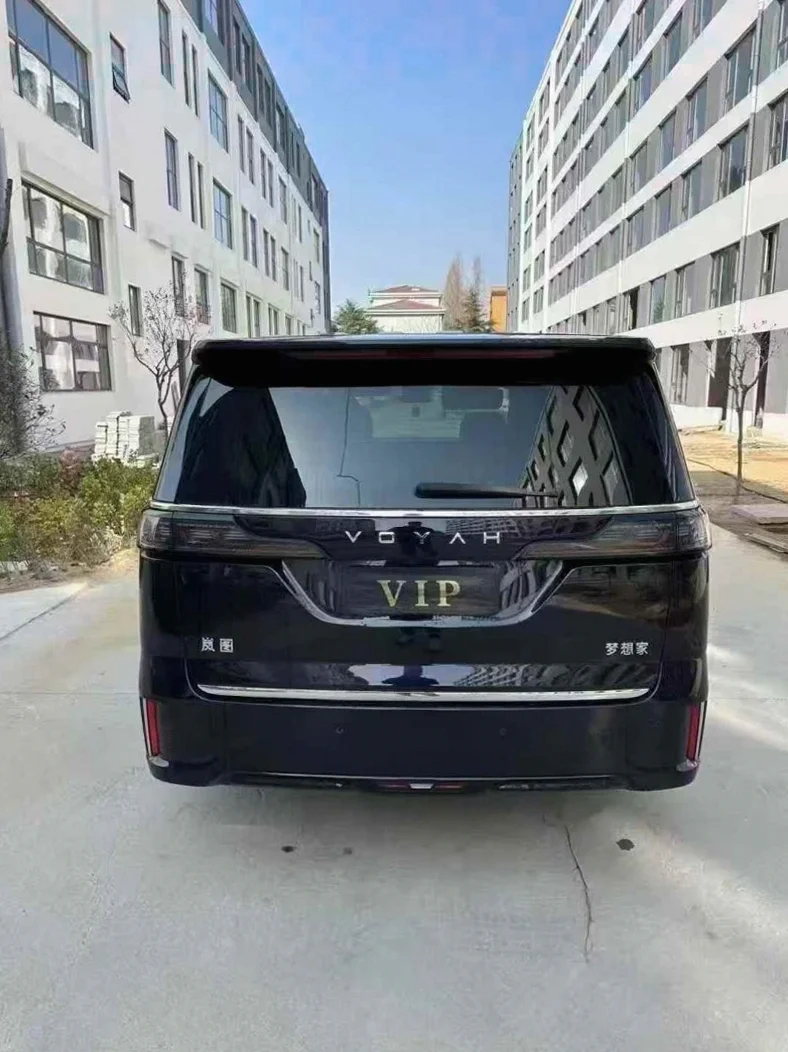 岚图汽车梦想家 驾驶室