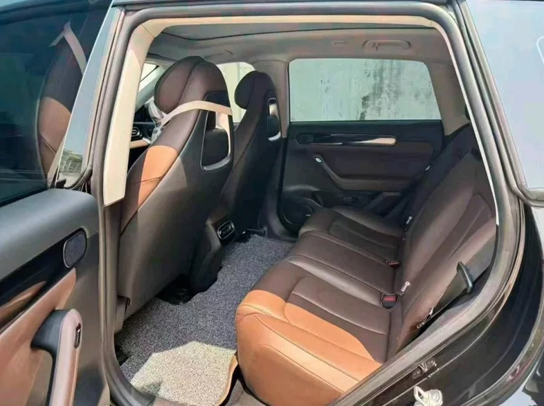 零跑汽车C11 内饰后排