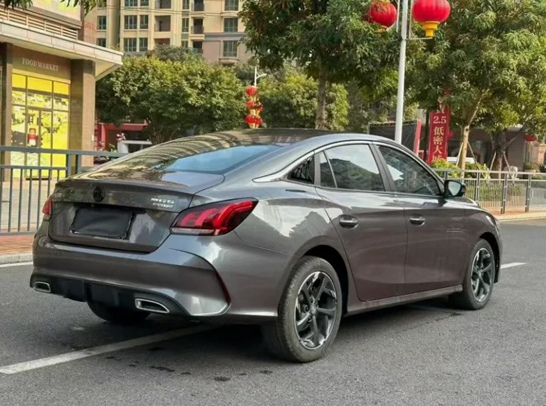 名爵5 正面外观二