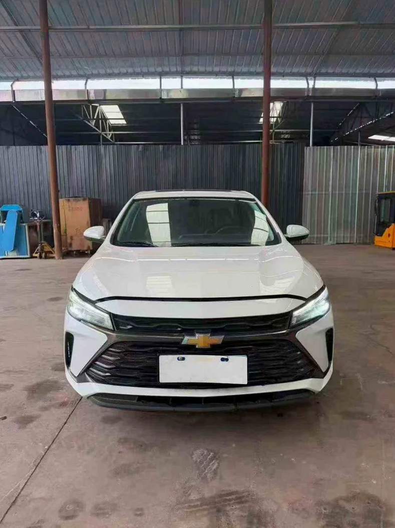 24年雪佛兰科鲁泽1.5自动带天窗