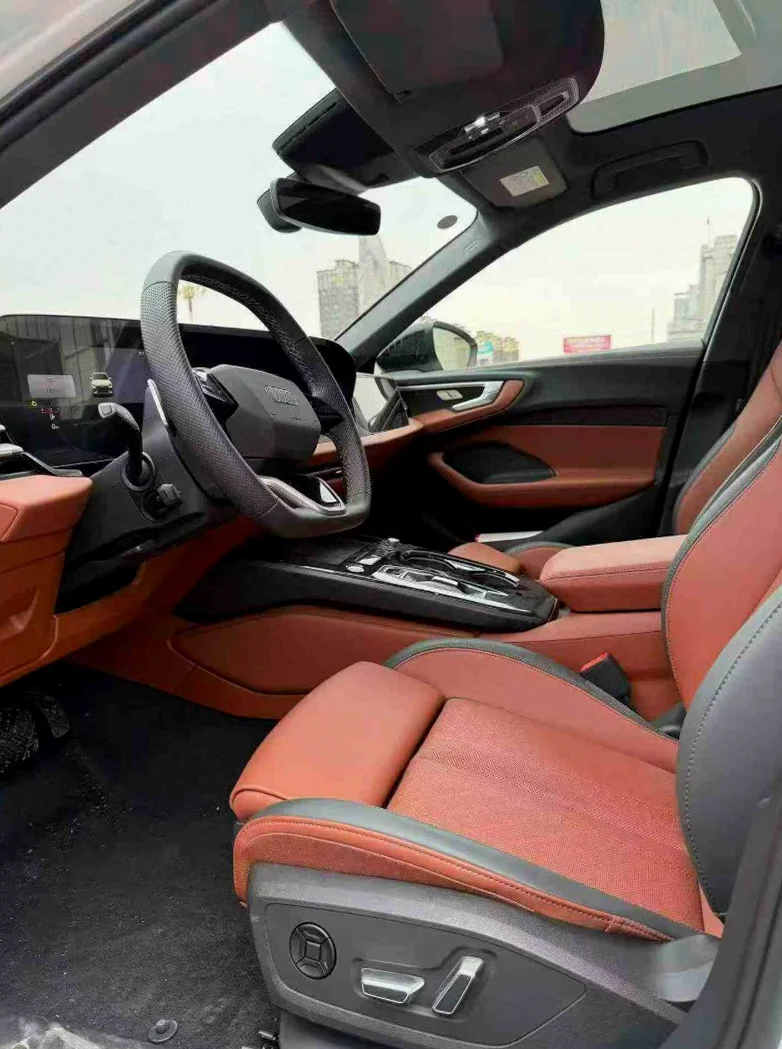 奥迪A5 内饰前排