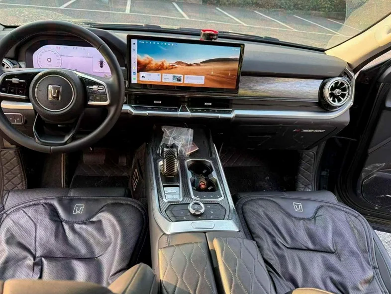 长城汽车坦克 内饰前排