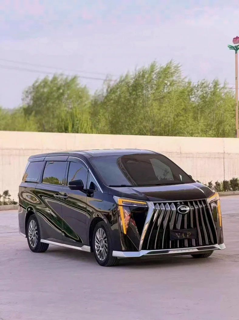 传祺M8 正面外观二