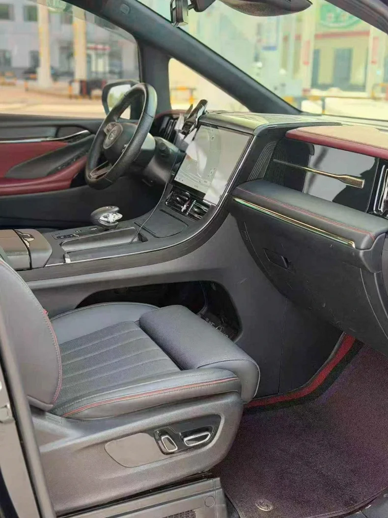 传祺M8 后面外观一