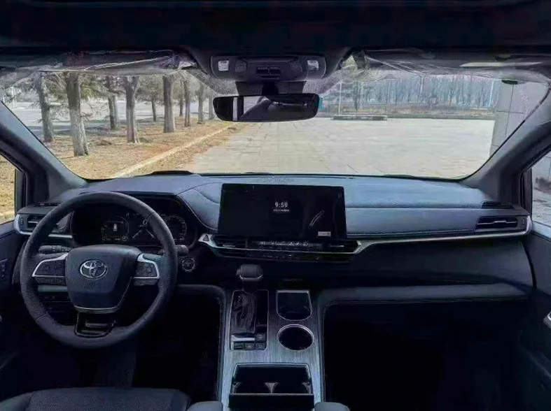 丰田格瑞维亚 后面外观一