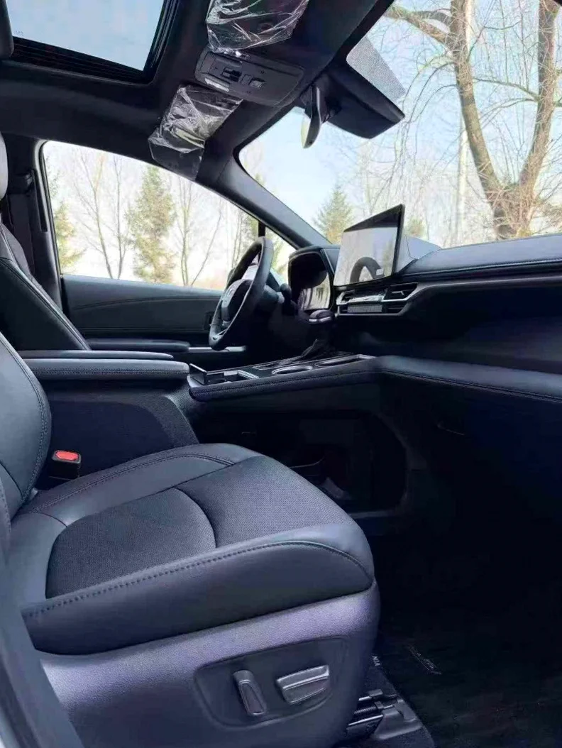 丰田格瑞维亚 后面外观三