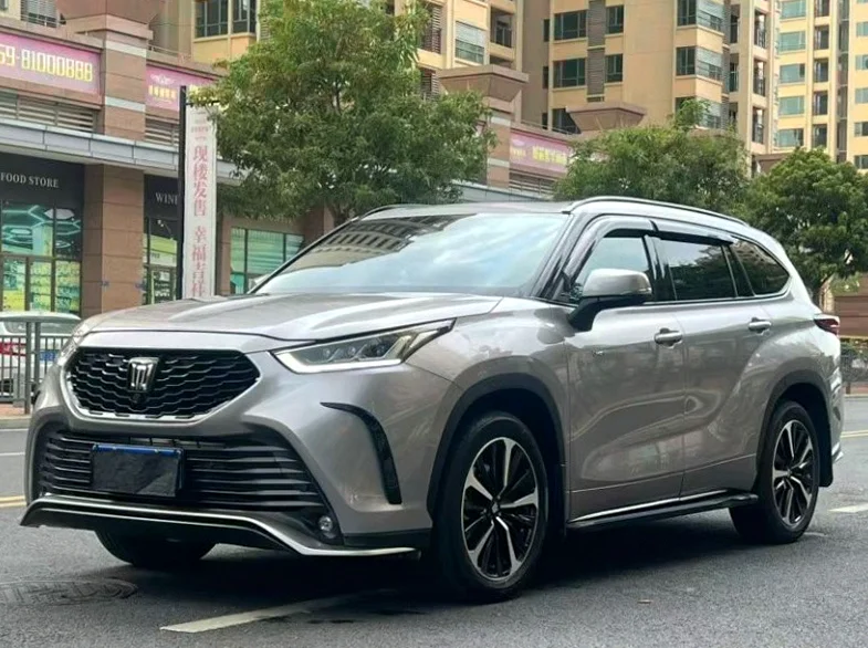 丰田皇冠 正面外观三