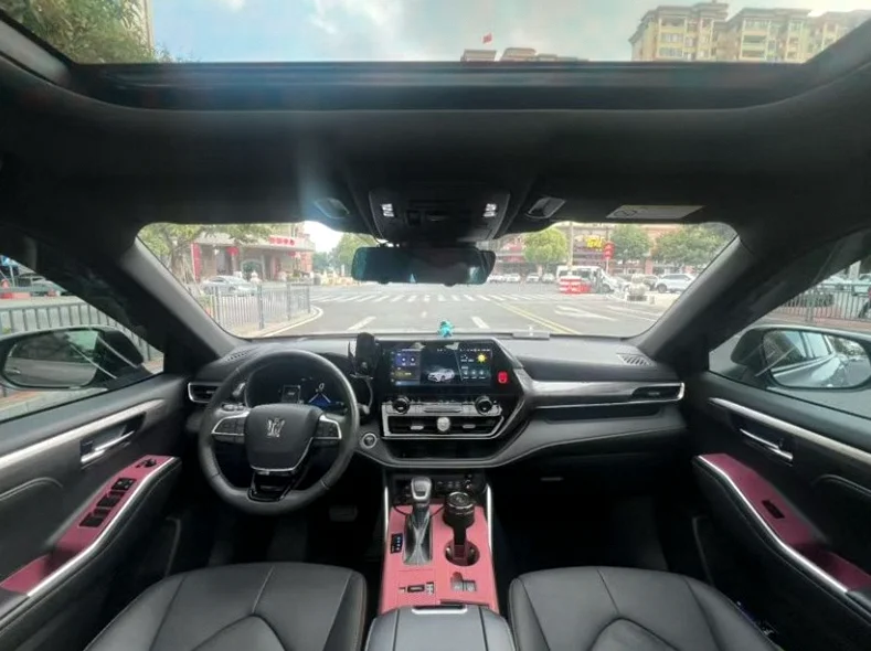 丰田皇冠 内饰前排