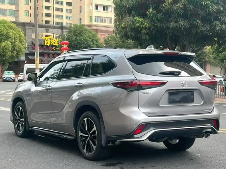 丰田皇冠 后面外观三