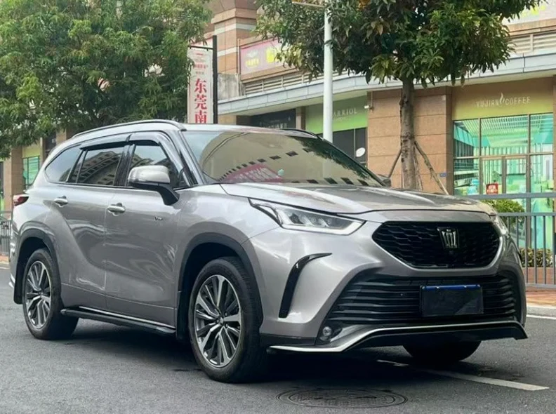 丰田皇冠 正面外观二