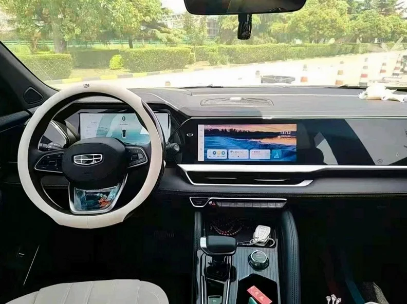 吉利星越 内饰前排