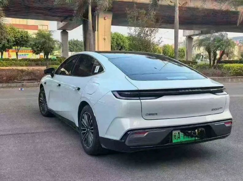 吉利银河 后面外观二