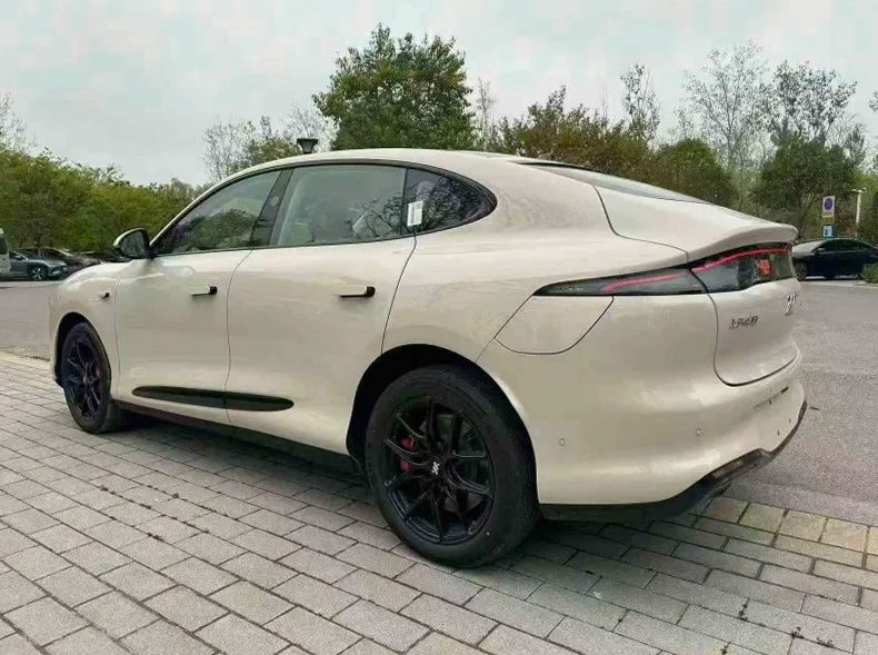 智己LS6 内饰后排