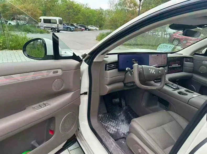 智己LS6 后面外观一