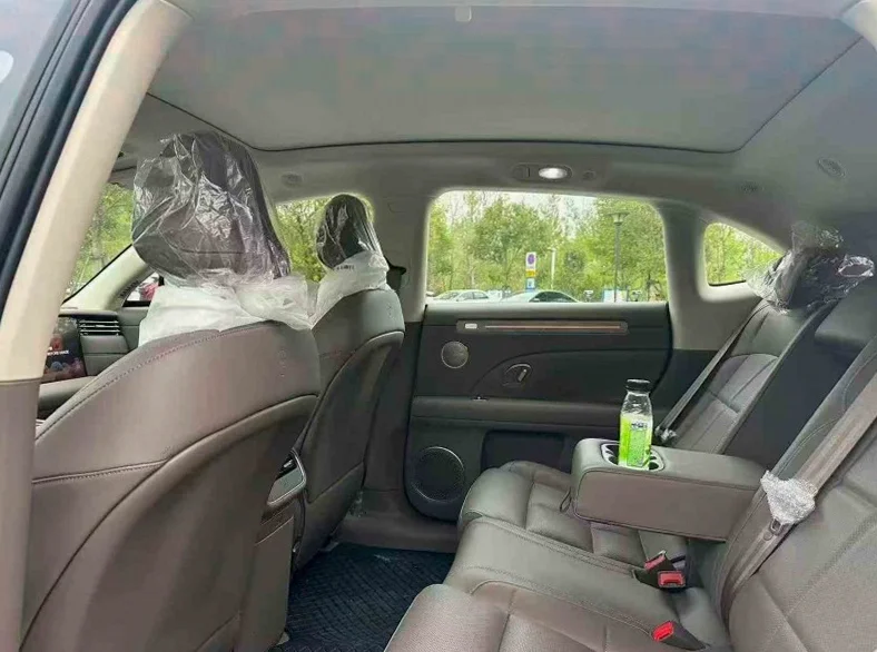 智己LS6 后面外观三