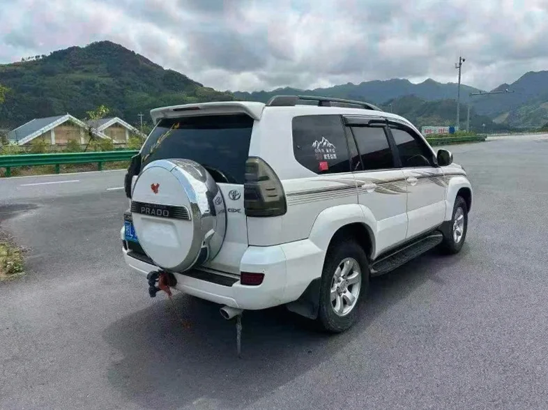 丰田普拉多 内饰后排