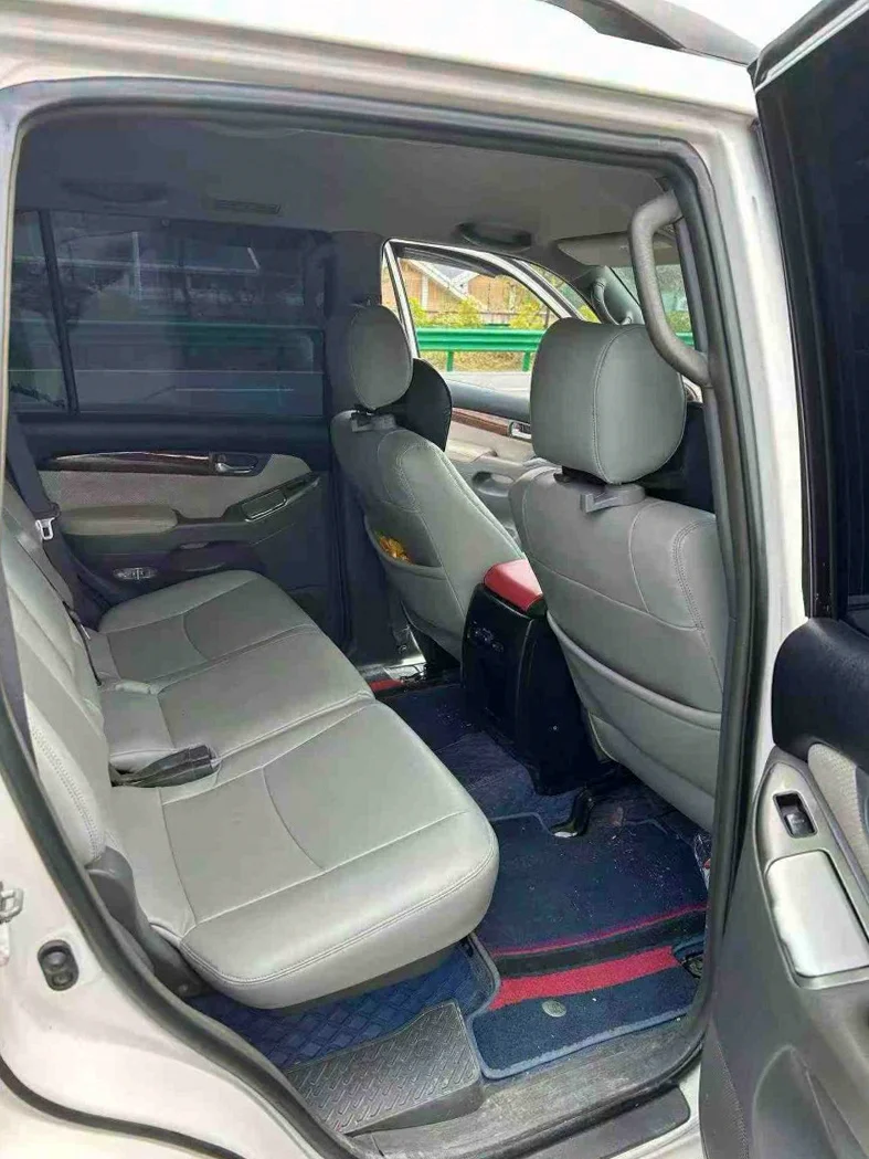 丰田普拉多 内饰前排