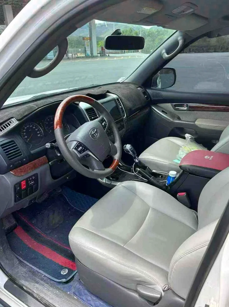 丰田普拉多 正面外观三