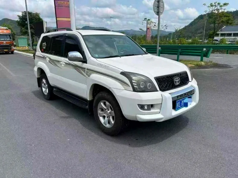 丰田普拉多 正面外观二