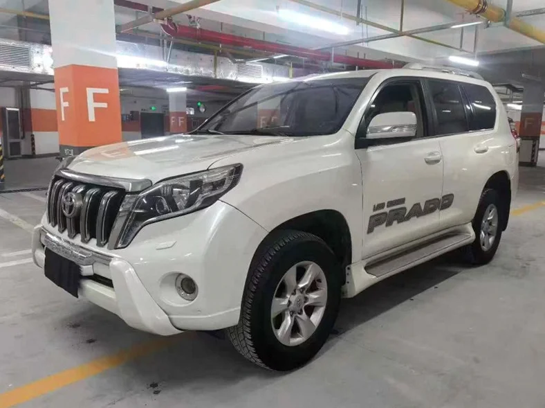 丰田普拉多 正面外观二