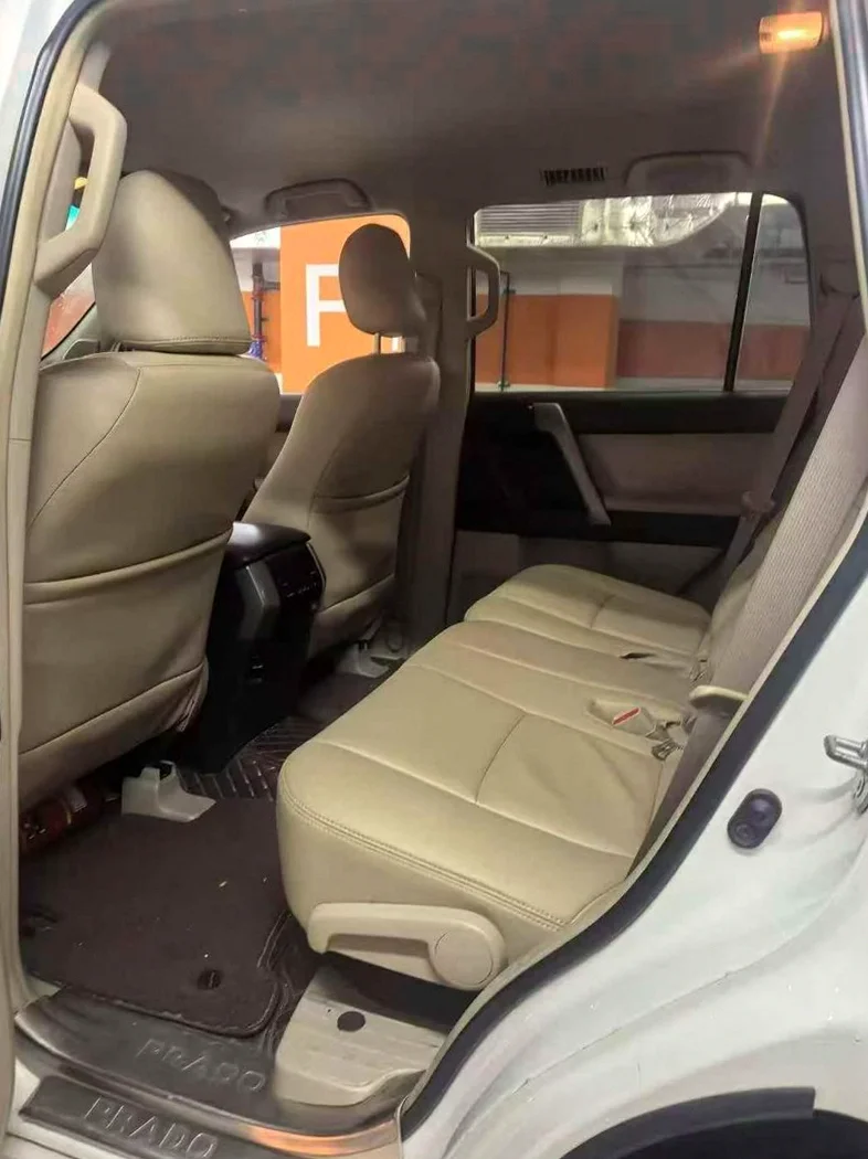 丰田普拉多 后面外观二